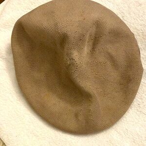 Cool knit newsboy hat. Size Large